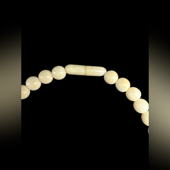 Vintage 5.9 MM Fossilized Ivory Bone Beaded Pearl Necklace 18” - Picture 4 of 4